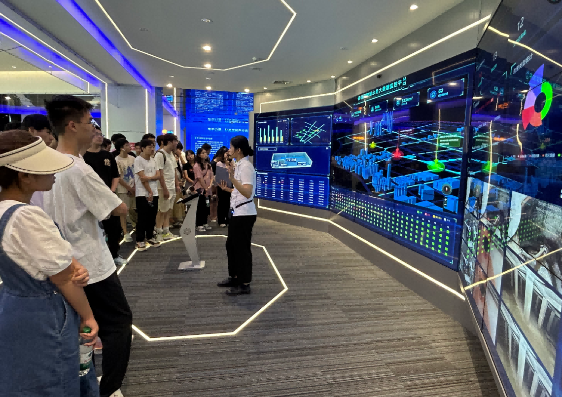 一竞技官网科技IT精英暑期实训营活动日 | 探秘南京江北新区研创园 科技火花点亮未来梦想